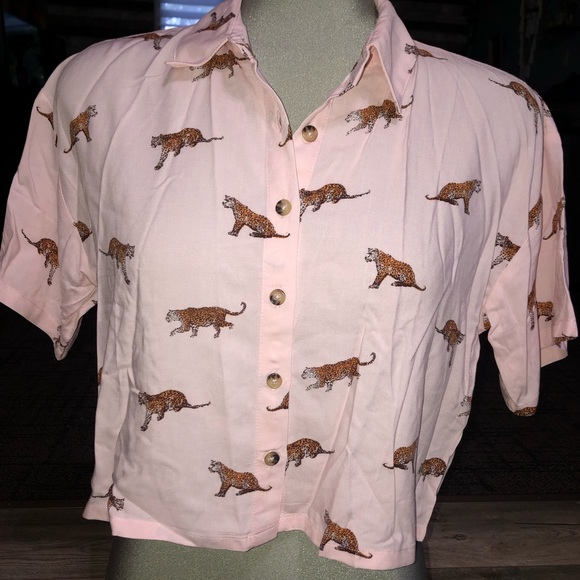 Tiger button up crop top - Picture 2 of 3